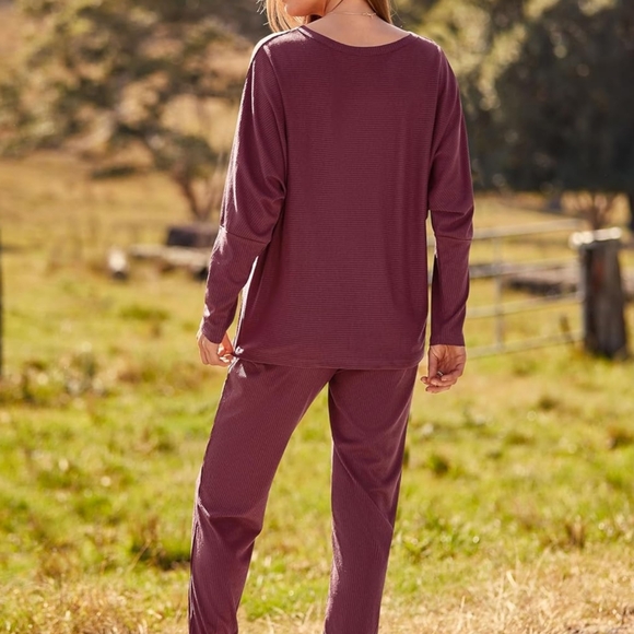 NWT!! Women's Wine Red Long Sleeve Crewneck Top with Pants Sweatsuit/Tracksuit - Picture 10 of 10